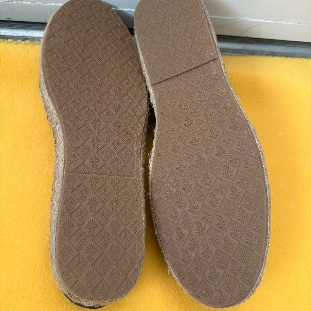 Tommy Bahama Navy and Cream Espadrilles